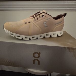 On Running Men's Tan Sneakers Waterproof SIZE 11.5 NEW IN BOX